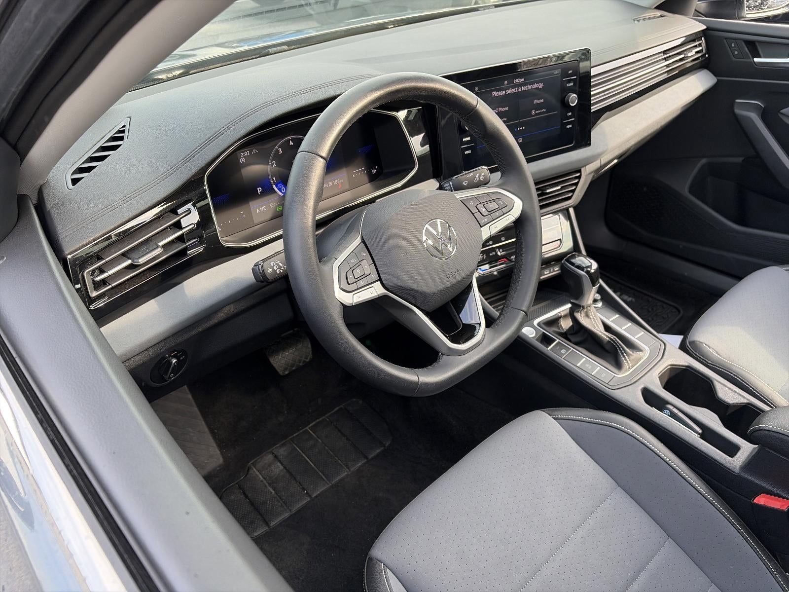 2025 Volkswagen Jetta SE Auto