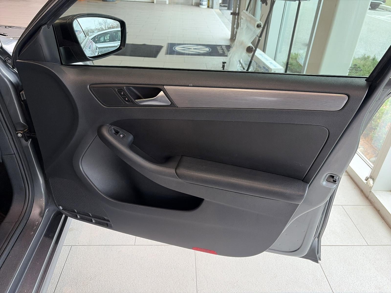 2016 Volkswagen Jetta 4dr Auto 1.8T Sport PZEV Sedan