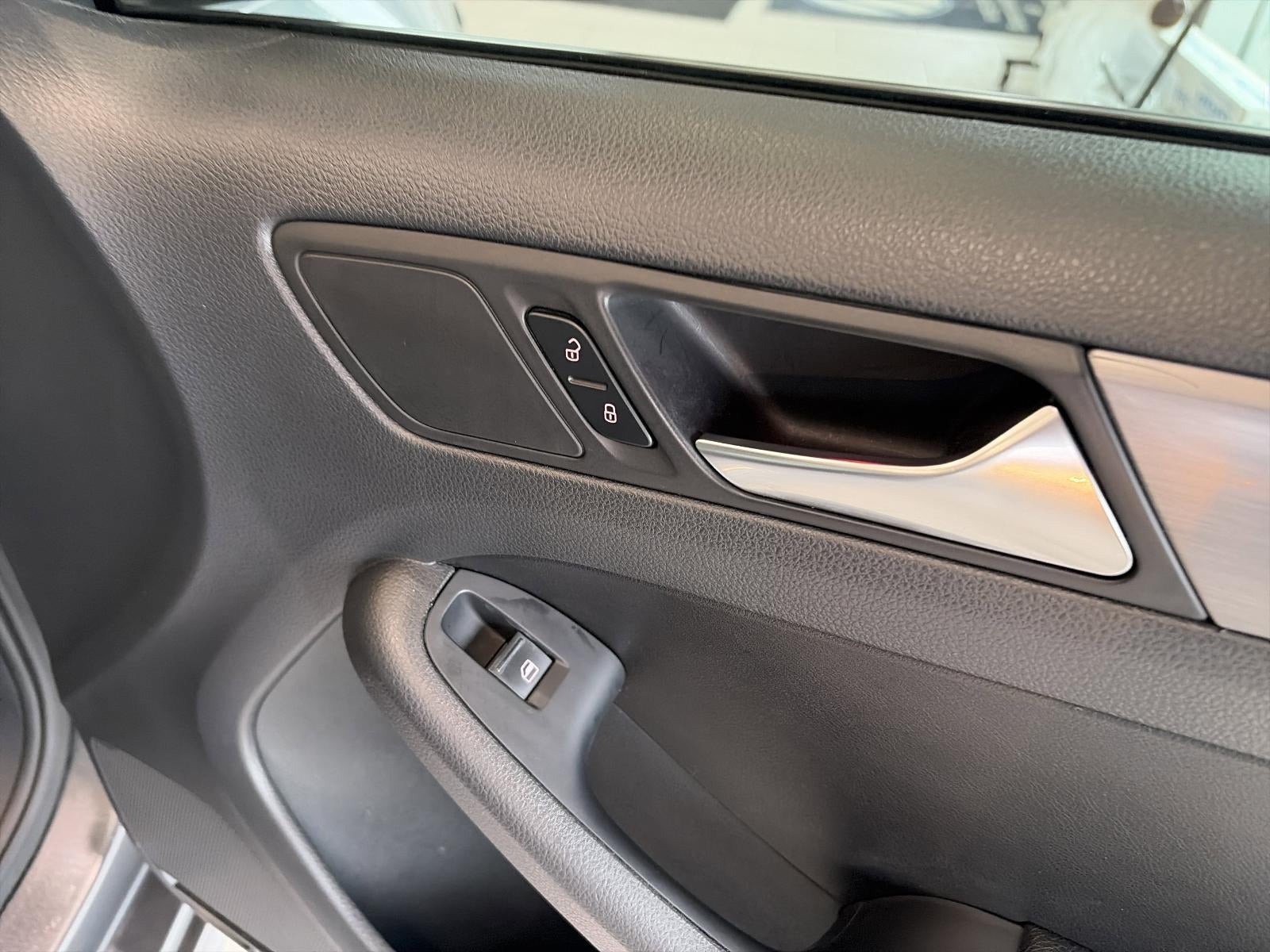 2016 Volkswagen Jetta 4dr Auto 1.8T Sport PZEV Sedan