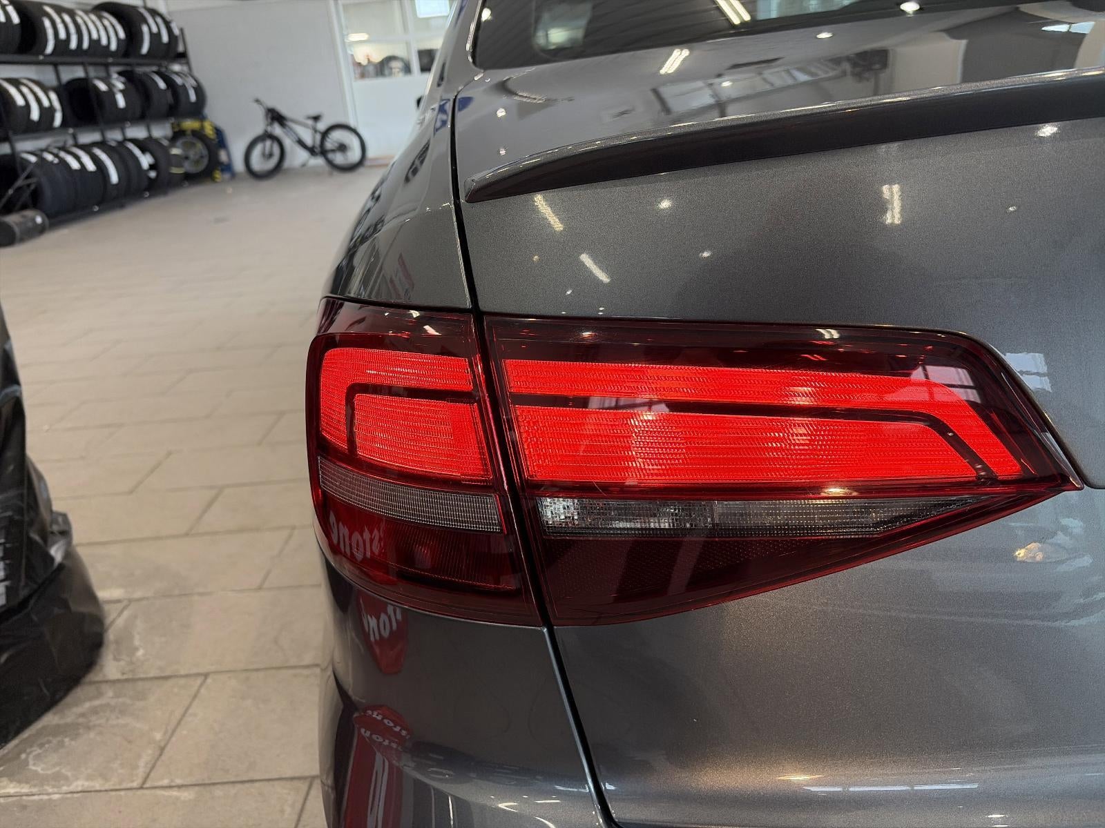 2016 Volkswagen Jetta 4dr Auto 1.8T Sport PZEV Sedan