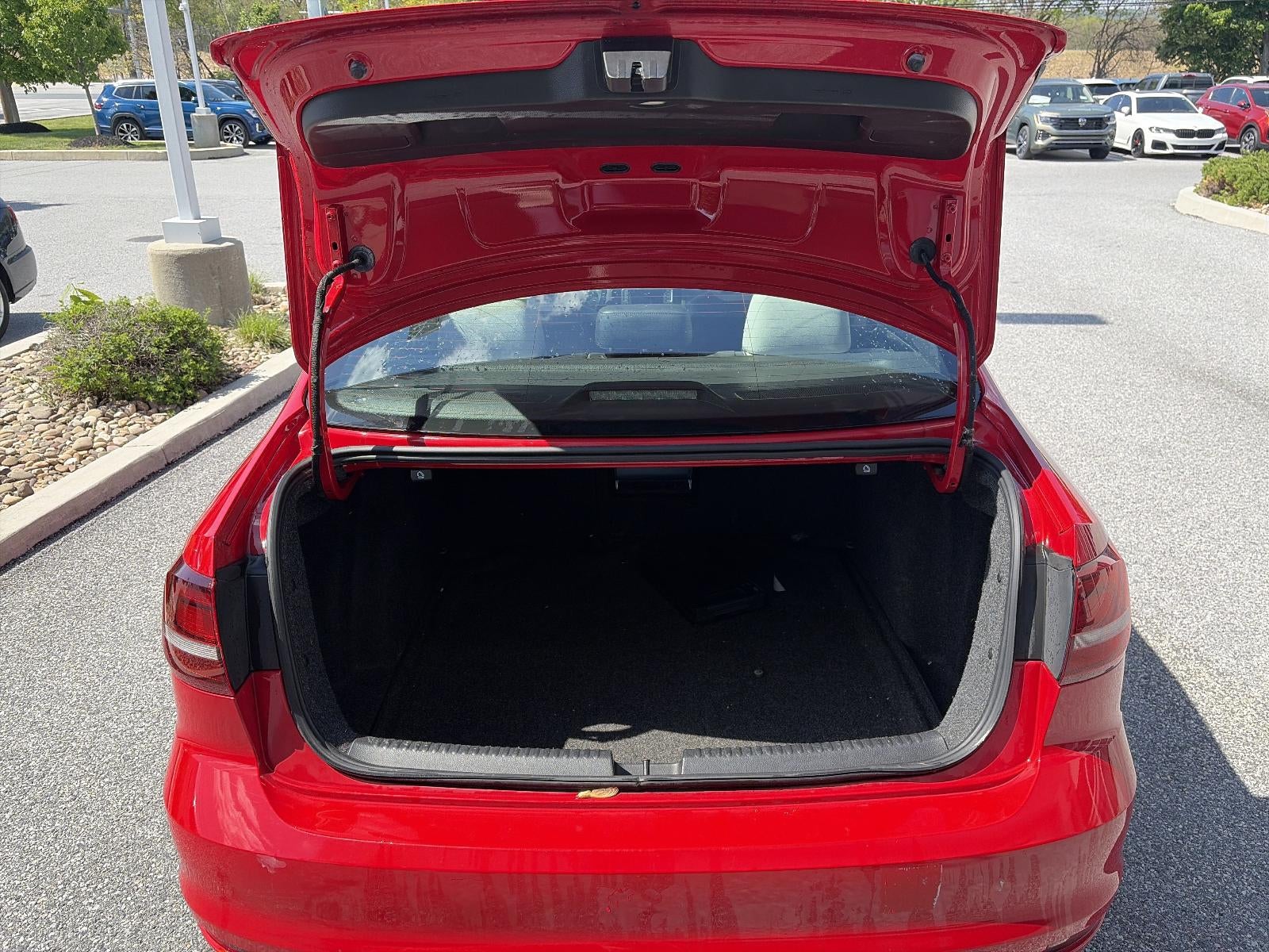 2016 Volkswagen Jetta 4dr Auto 1.8T Sport PZEV Sedan