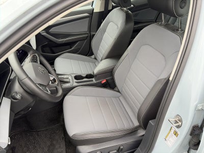 2025 Volkswagen Jetta SE Auto