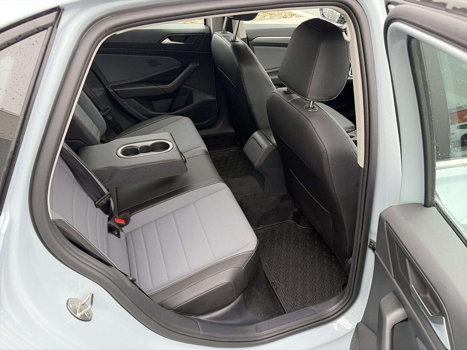 2025 Volkswagen Jetta SE Auto