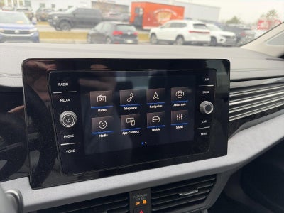 2025 Volkswagen Jetta SE Auto