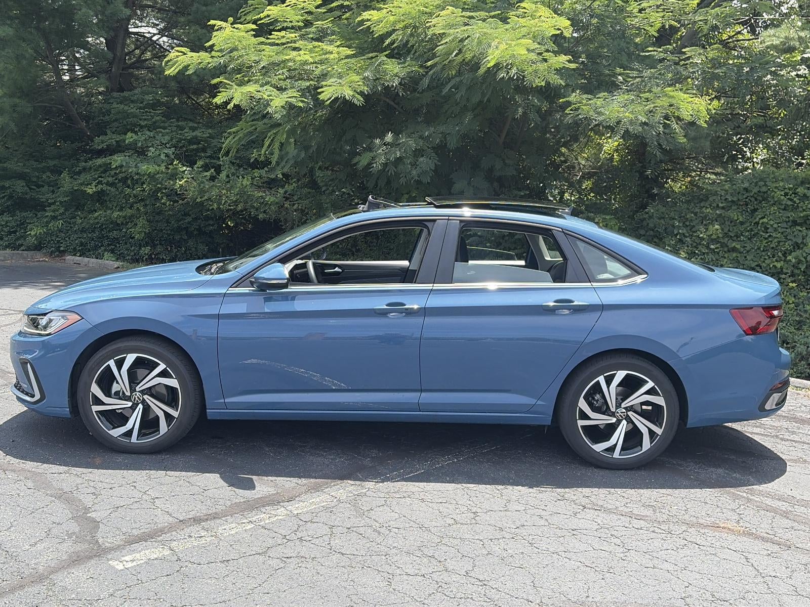 2025 Volkswagen Jetta SEL Auto