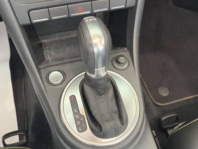 2014 Volkswagen Beetle 2dr DSG 2.0T Turbo R-Line PZEV