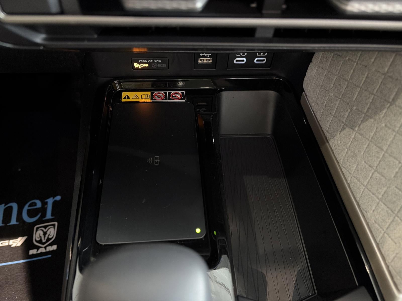 2025 Toyota Camry XSE AWD (Natl)