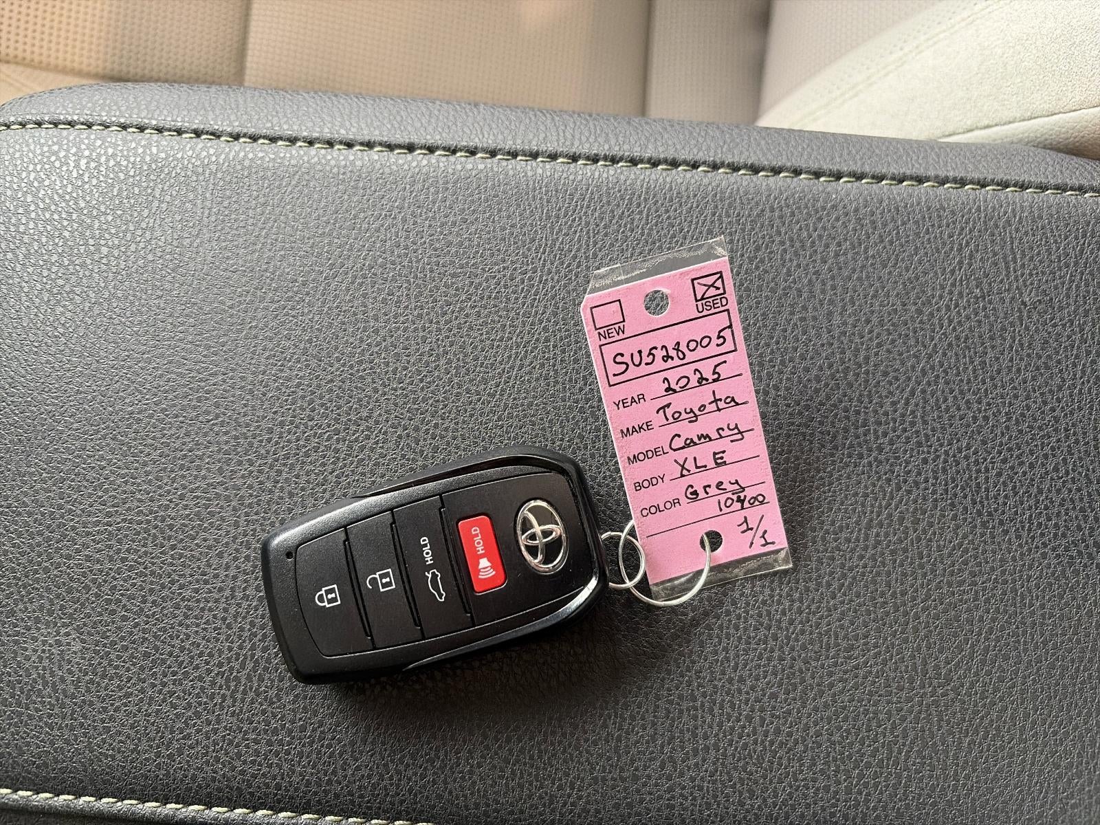 2025 Toyota Camry XSE AWD (Natl)