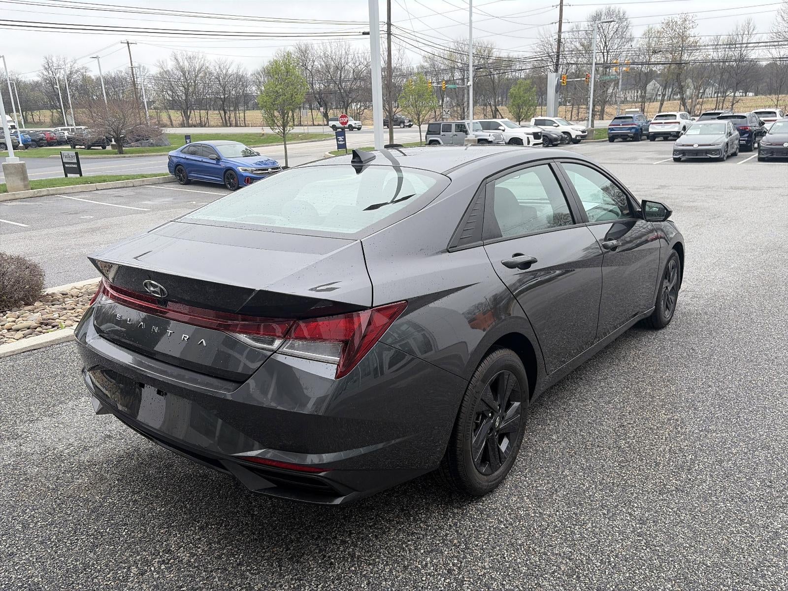 2022 Hyundai ELANTRA SEL IVT