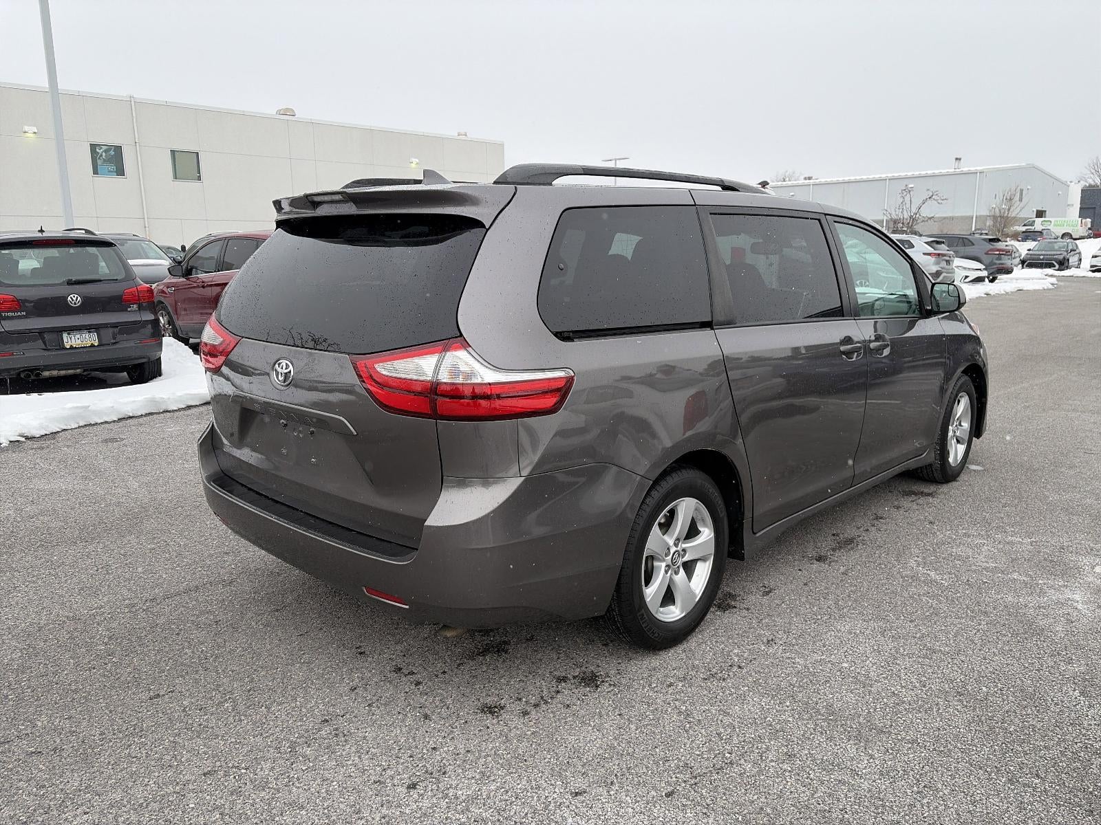 2018 Toyota Sienna LE FWD 8-Passenger (Natl)