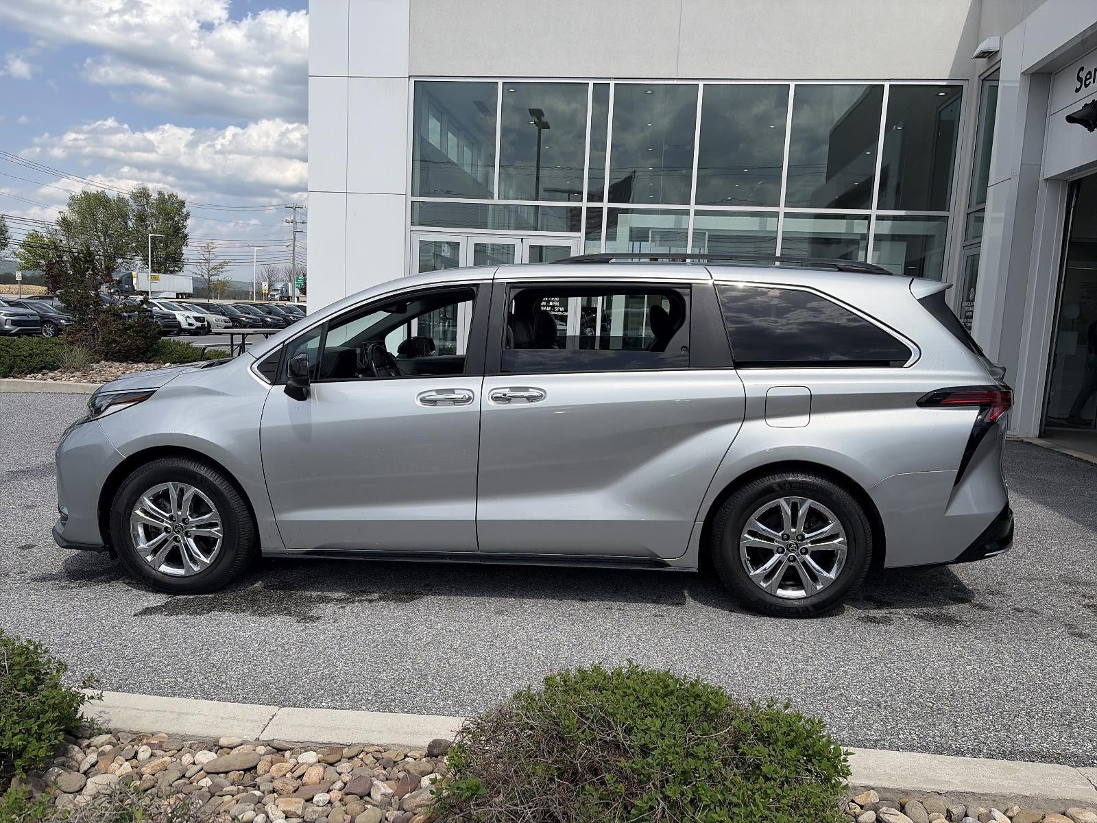 2022 Toyota Sienna XSE AWD 7-Passenger (Natl)