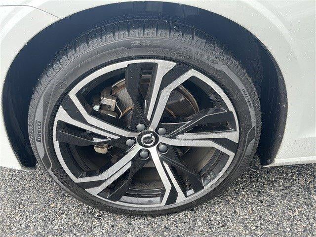 2024 Volvo S60 B5 FWD Plus Dark Theme