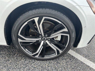 2024 Volvo S60 B5 FWD Plus Dark Theme