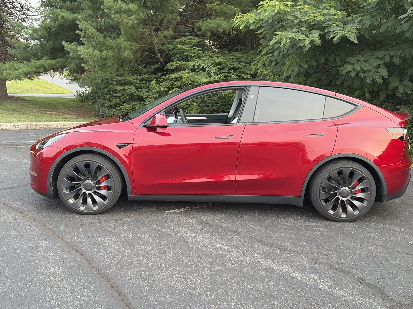 2025 Tesla Model Y Performance AWD *Ltd Avail*