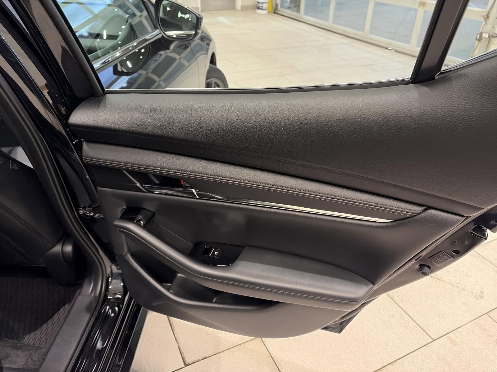 2024 Mazda Mazda3 Hatchback 2.5 S Preferred Auto FWD