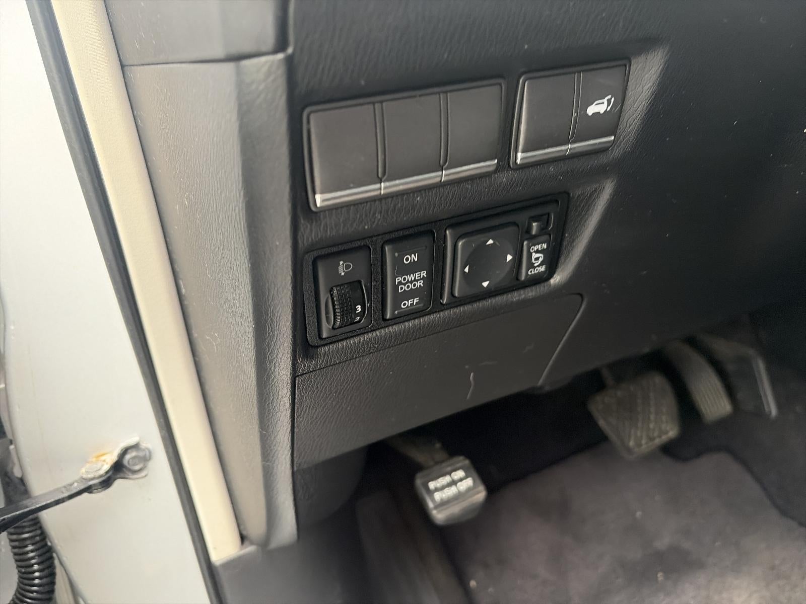 2012 INFINITI QX56 4WD 8-passenger