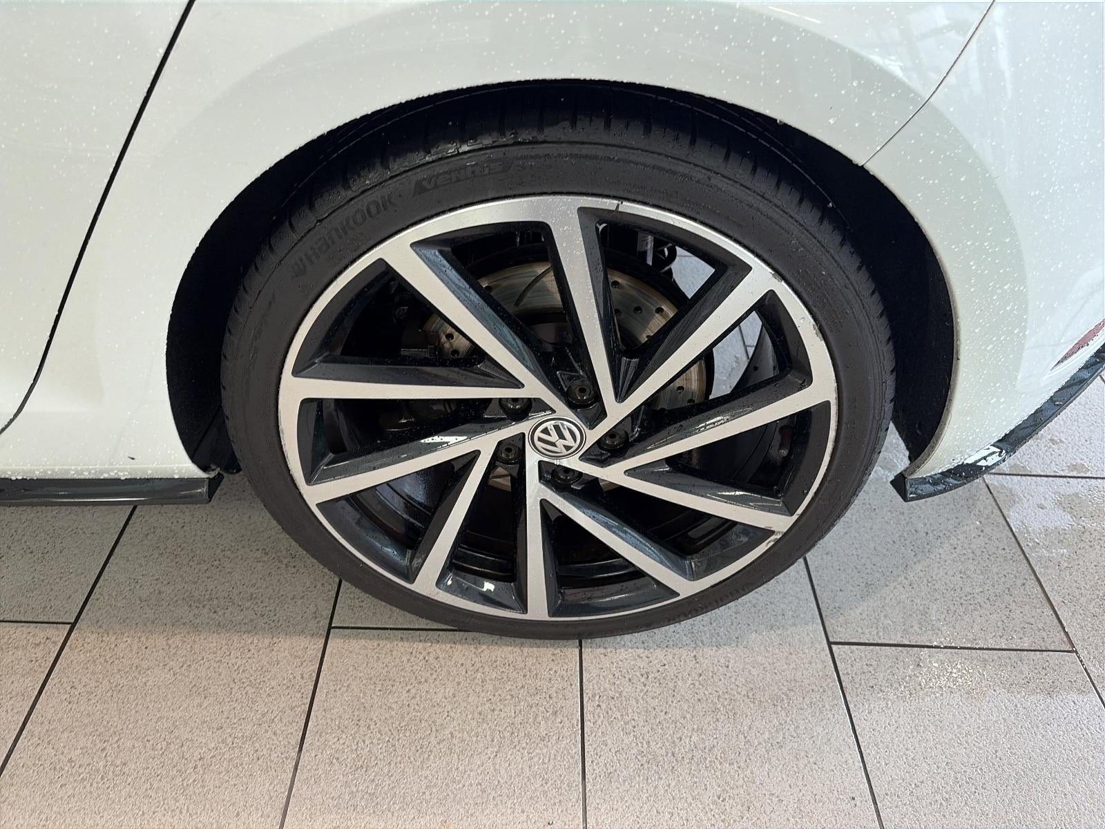 2018 Volkswagen Golf R 2.0T DSG w/DCC/Nav