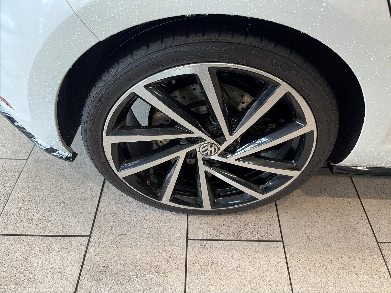 2018 Volkswagen Golf R 2.0T DSG w/DCC/Nav
