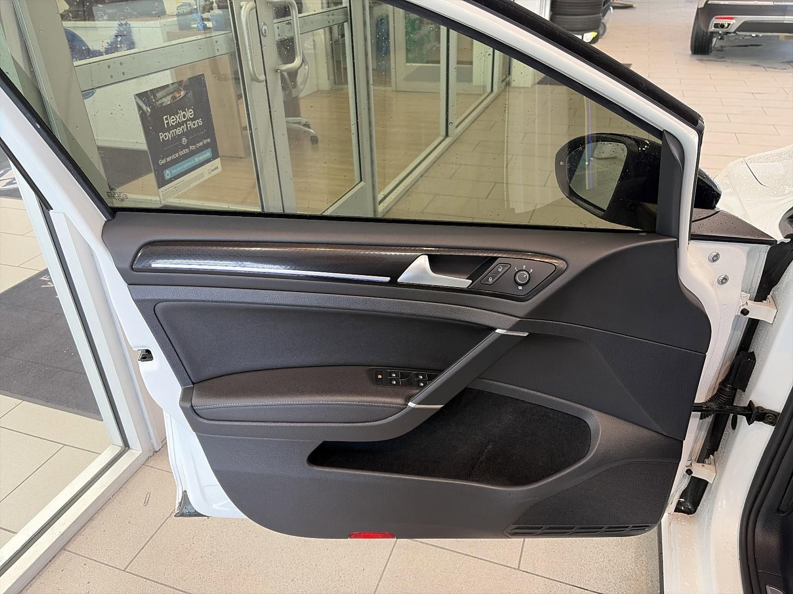 2018 Volkswagen Golf R 2.0T DSG w/DCC/Nav