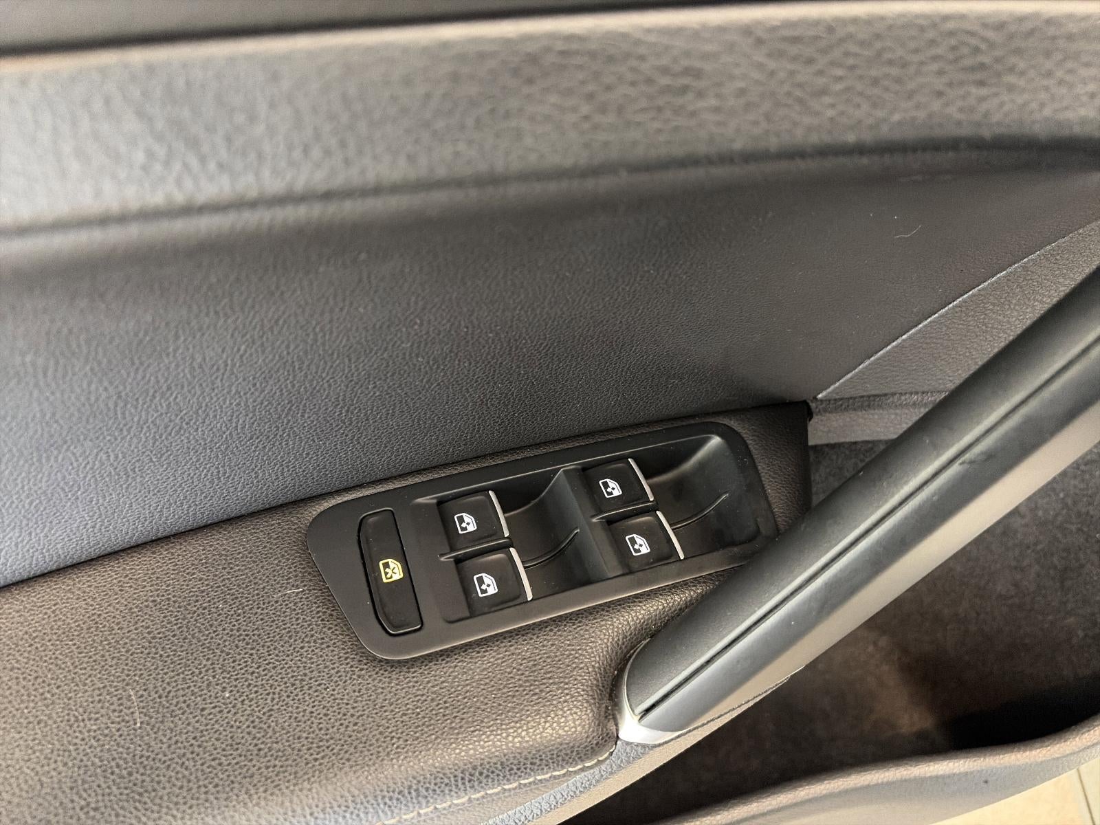 2018 Volkswagen Golf R 2.0T DSG w/DCC/Nav