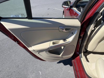 2015 Volvo S60 2015.5 4dr Sdn T5 Platinum AWD