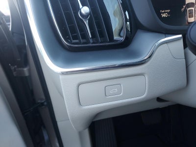 2024 Volvo XC60 B5 AWD Core Dark Theme