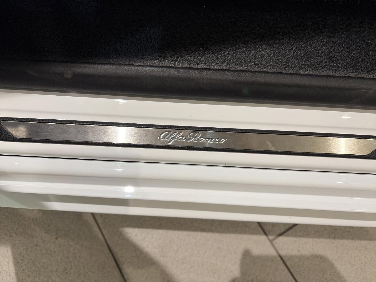 2023 Alfa Romeo Stelvio Veloce AWD