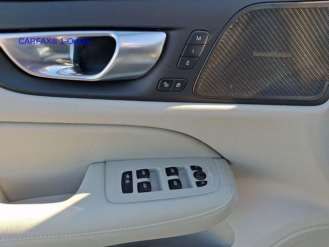 2024 Volvo S60 B5 AWD Plus Dark Theme