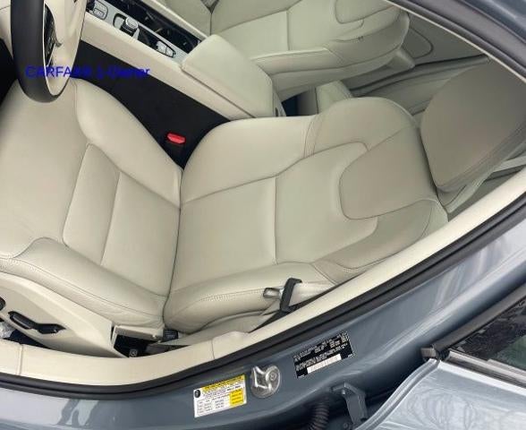 2023 Volvo S60 B5 AWD Plus Dark Theme