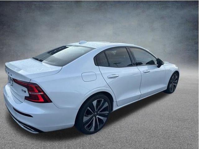 2022 Volvo S60 B5 AWD Momentum