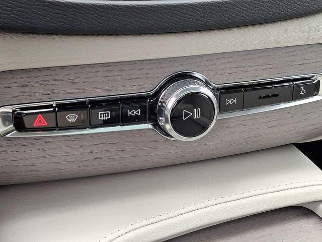 2025 Volvo XC90 B6 AWD Plus 7-Seater