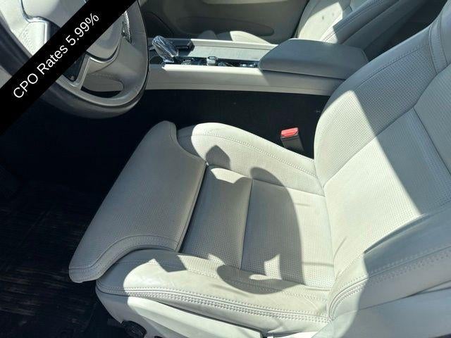 2023 Volvo XC60 B6 AWD Ultimate Bright Theme
