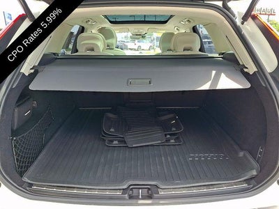 2023 Volvo XC60 B6 AWD Ultimate Bright Theme
