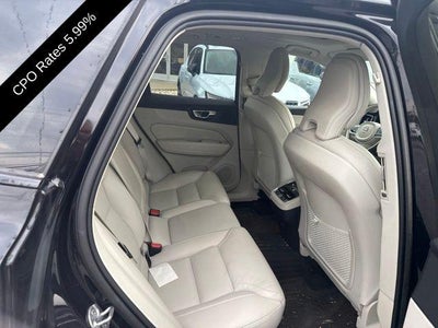 2023 Volvo XC60 B6 AWD Ultimate Dark Theme