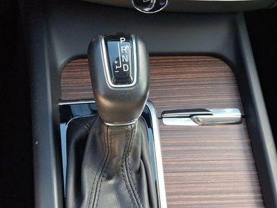 2021 Volvo XC60 T5 AWD Momentum