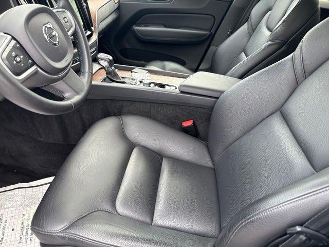 2021 Volvo XC60 T5 AWD Momentum
