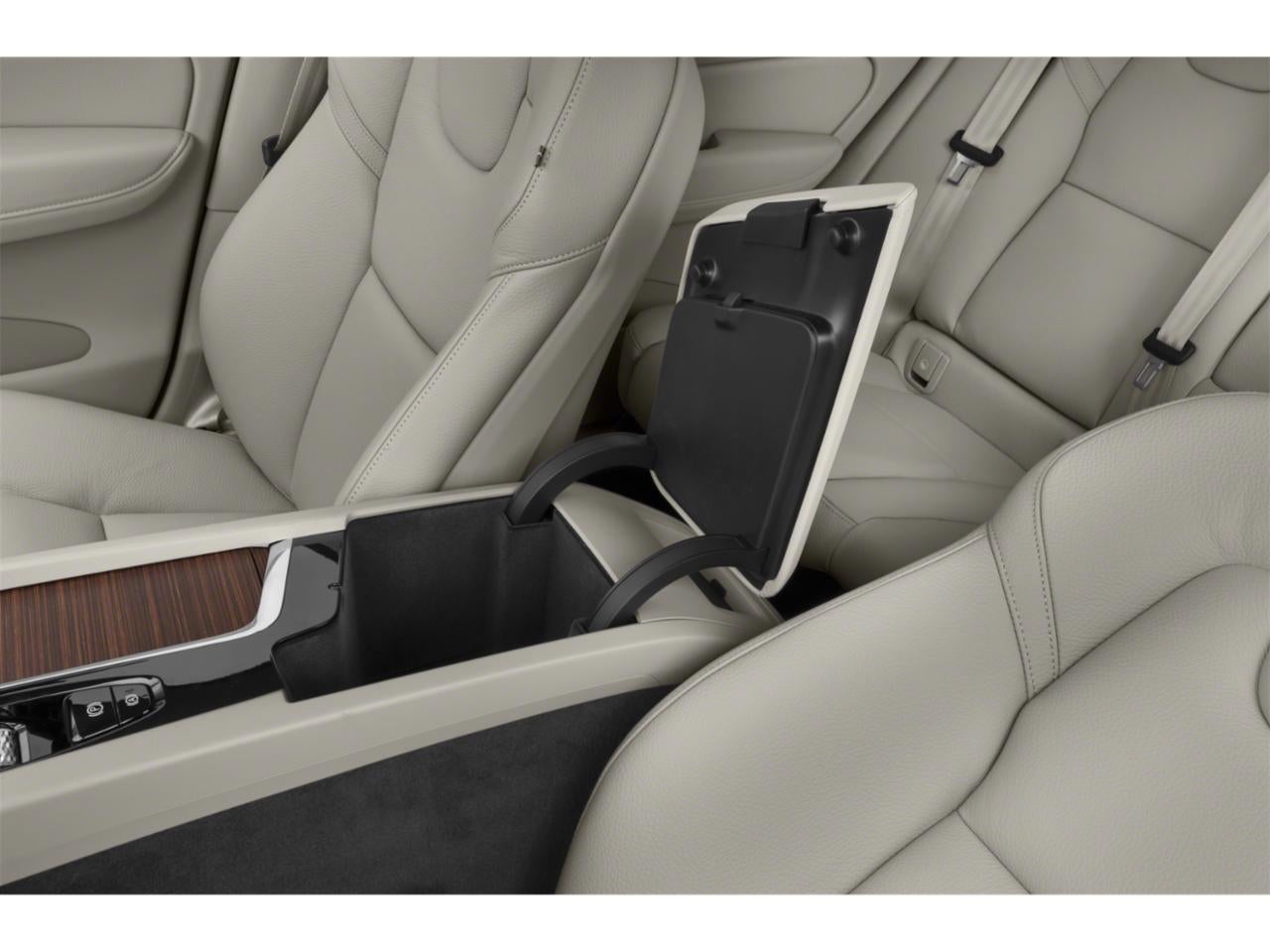2021 Volvo XC60 T5 AWD Momentum