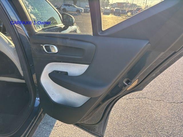 2021 Volvo XC40 T5 AWD Momentum