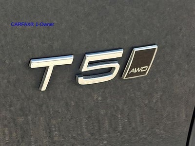 2021 Volvo XC40 T5 AWD Momentum