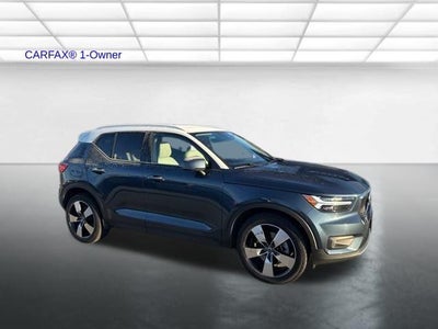 2021 Volvo XC40 T5 AWD Momentum