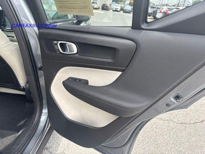 2019 Volvo XC40 T5 AWD Momentum
