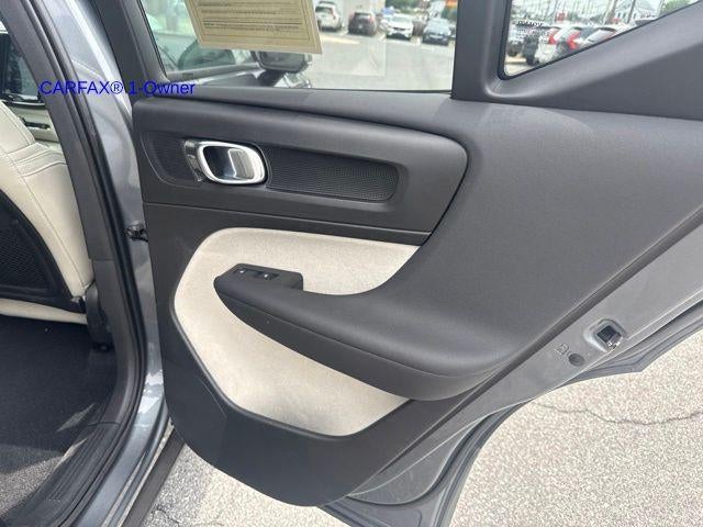 2019 Volvo XC40 T5 AWD Momentum