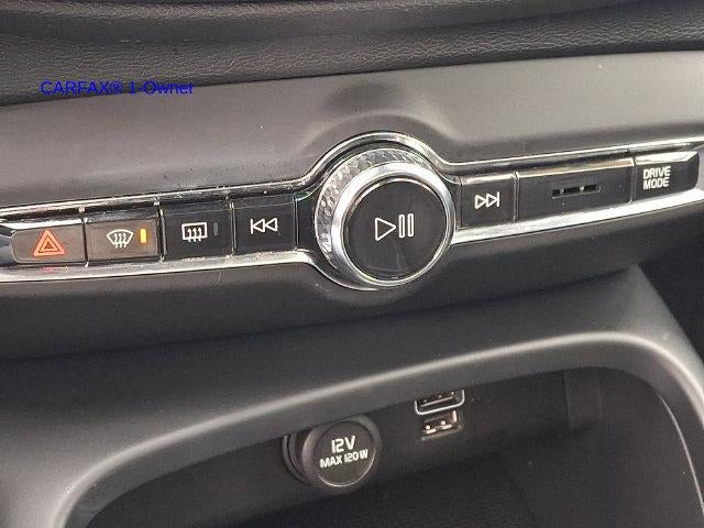 2019 Volvo XC40 T5 AWD Momentum