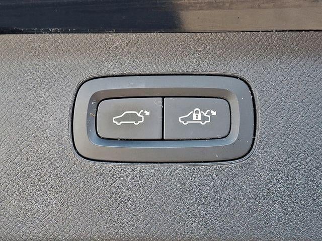 2018 Volvo XC90 T6 AWD 7-Passenger Momentum