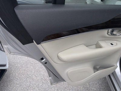 2019 Volvo XC90 T6 AWD Momentum