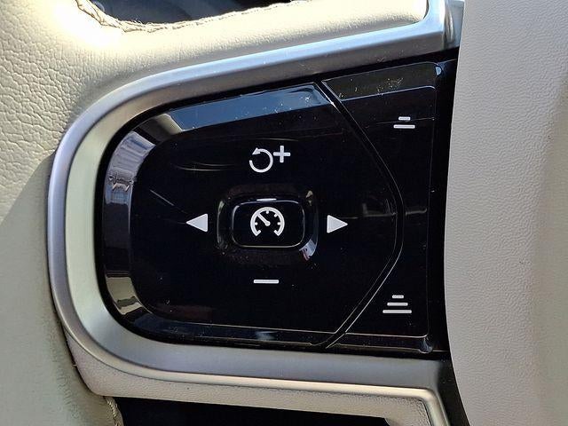 2019 Volvo XC90 T6 AWD Momentum