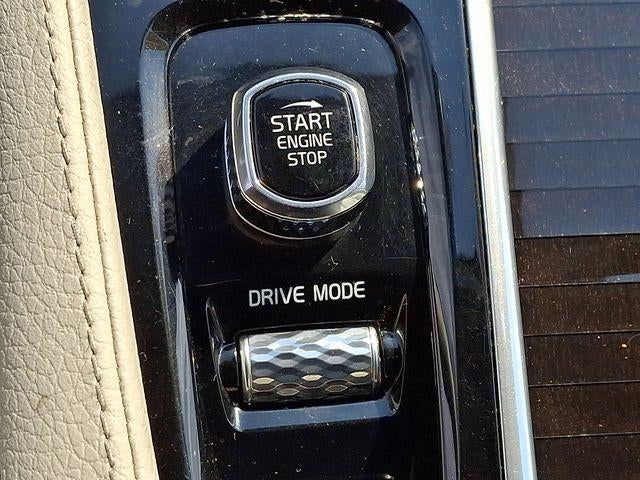 2019 Volvo XC90 T6 AWD Momentum