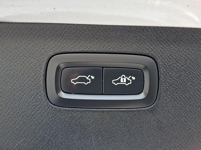 2019 Volvo XC90 T6 AWD Momentum