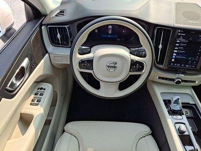 2023 Volvo XC60 Recharge Plug-In Hybrid T8 eAWD PHEV Ultimate Bright Theme
