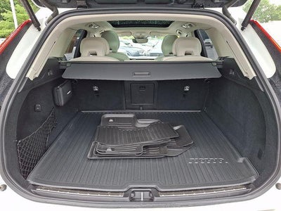 2023 Volvo XC60 B5 AWD Ultimate Bright Theme